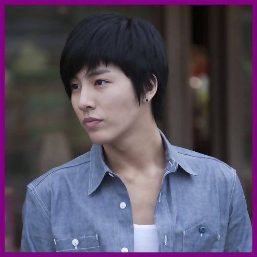 >> {alergand prin parc;ii vede;se duce spre ei} Salut..:)) - X - x - PARK - x - X