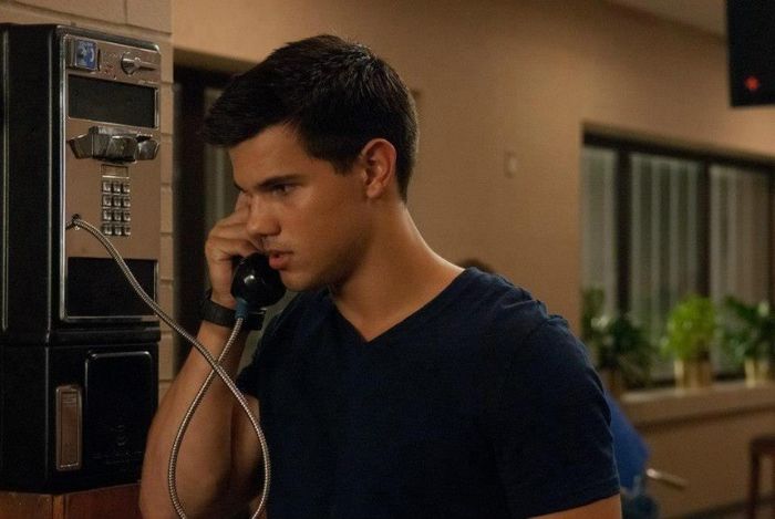 Deci azi la 17:00 vi dupa mine la aeroport sau treec eu pe la tine?