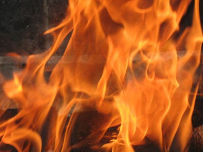 *salonul ei luase foc..*