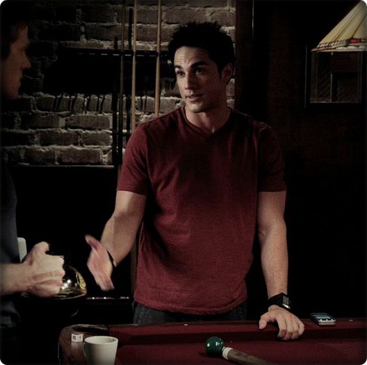 `; in caz ca mai gasesc le arunk dupa...[] arunka toate stiklele  de pe masa []