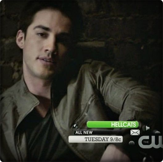 `; dasta;_s [] pune pe masa o alta stykla gasita shy o pungulita cu ``bomboane``[]