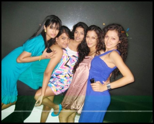 Drashti with her friends