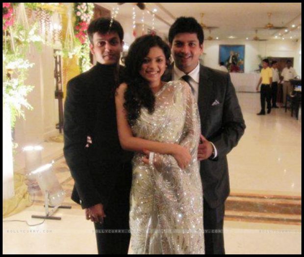 drashti-dhami-with-friends