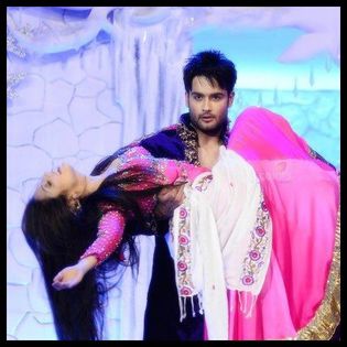 564481_393301074091756_1218419655_n - Drashti Dhami