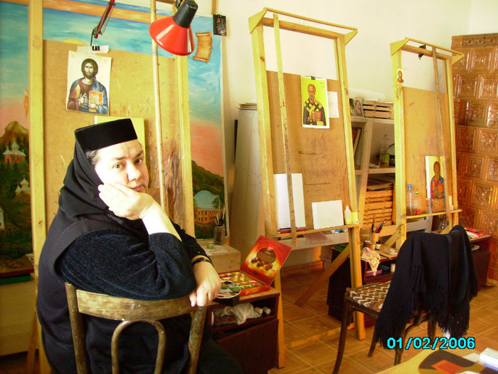 Varatec2007 147; maica Elefteria la atelierul de pictura
