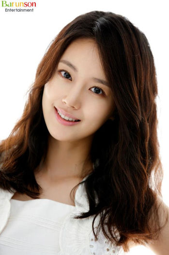 ★ Eu sunt Miruna...Cred ca cea cu capul pe pamant :)) ★