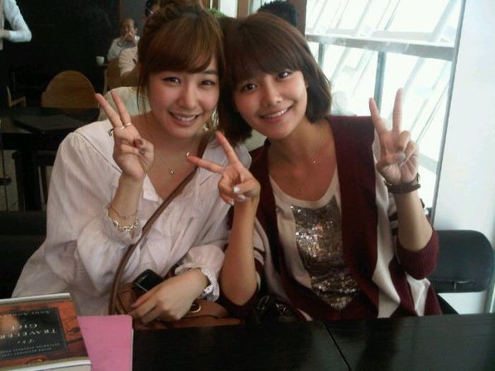 Tiffany and Sooyoung Peace <3 . - SNSD - Peace