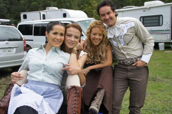 481713_302658036511806_778138655_n