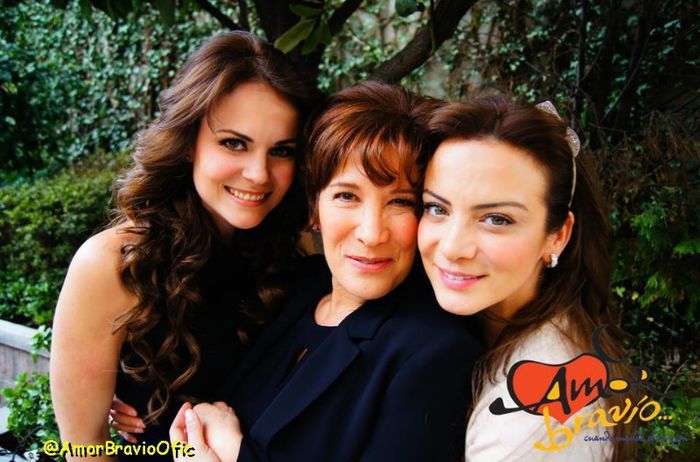 582111_279252335504181_264781715_n