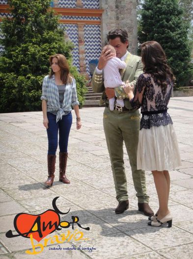 401978_325792097516871_257694229_n