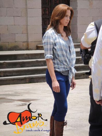 481981_325791964183551_801304630_n