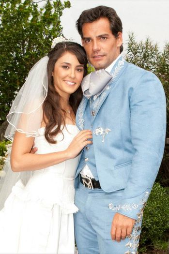 185804_320982377997843_983938113_n - AmorBravio