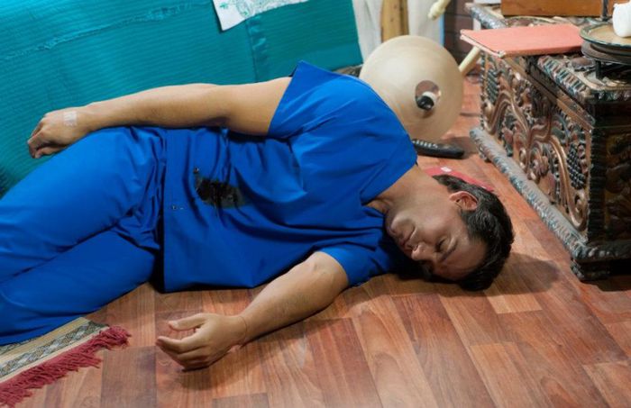 303657_299659153463499_1450995400_n