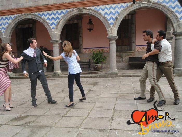 403472_287209181375163_826132805_n - AmorBravio