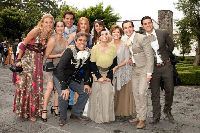 552559_320982221331192_666956716_n - AmorBravio