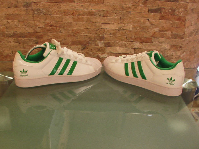 PRET 200 RON; SUNT DE PIELE
