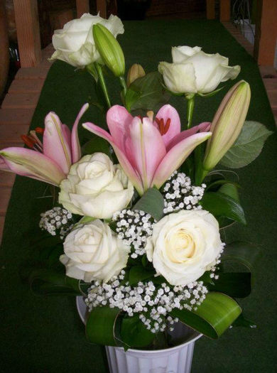 304916_489363044409292_411253487_n - aranjamente florale