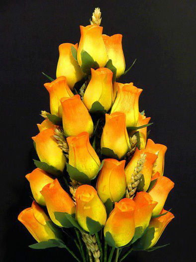 319814_457534870925443_1986772725_n - aranjamente florale