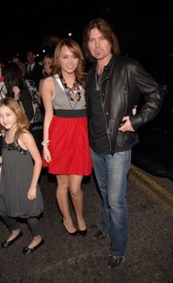 normal_miley-cyrus-chace-11178-10 - Bolt Premiere 2008