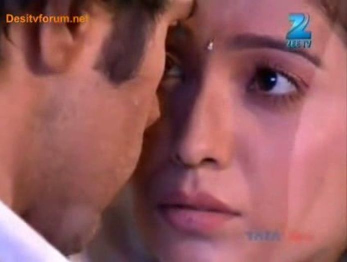 00_01_36 - P-arjun and purvi pure-love scene-P