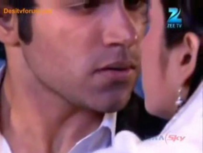 00_02_13 - P-arjun and purvi pure-love scene-P