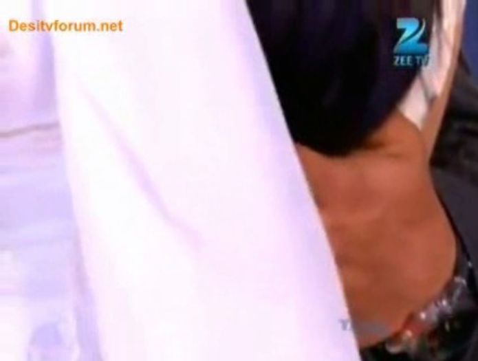 00_02_40 - P-arjun and purvi pure-love scene-P