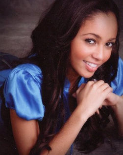 263857_234567783239780_6035711_n - poze cu vanessa morgan