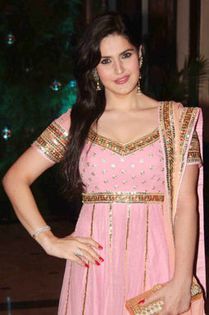 scale (1) - Zarine Khan