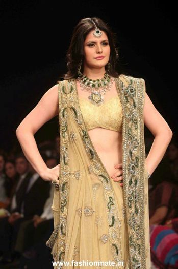 Zarine-Khan-in-Riyaz-Gangji-at-IIJW-2012