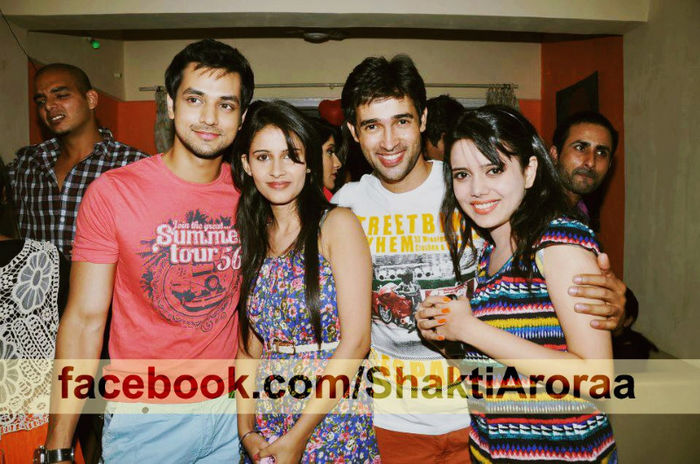 6710_493181574077606_827769008_n - 2-Asha Negi si Shakti Arora