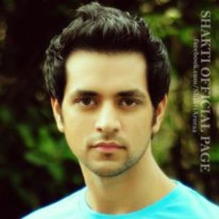 69219_493191110743319_1140043205_n - 2-Asha Negi si Shakti Arora