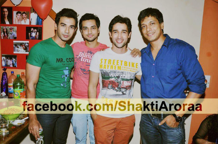 71901_493181597410937_828134700_n - 2-Asha Negi si Shakti Arora