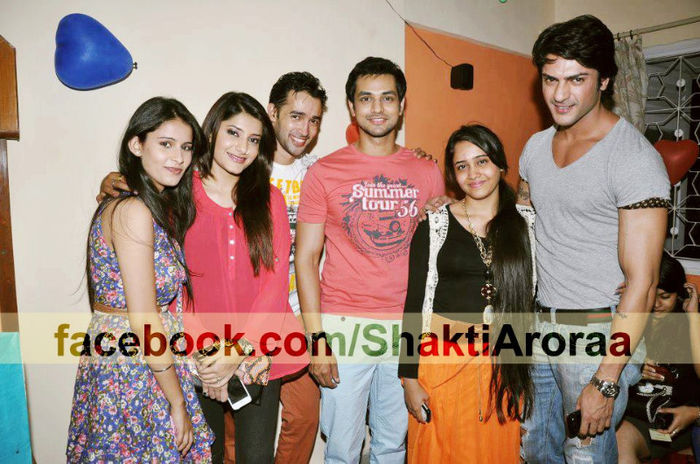482710_493181620744268_878486700_n - 2-Asha Negi si Shakti Arora