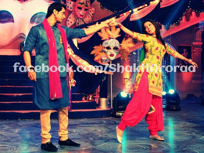 488125_491428890919541_940435879_n - 2-Asha Negi si Shakti Arora