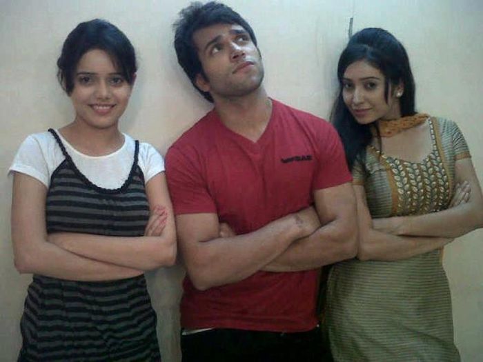 293728_395108480544276_1627861754_n - Asha Negi