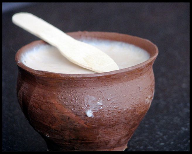 ● Mishti Doi ●; Ca%u0219, sirop de zah%u0103r %u0219i  sau jaggery.
