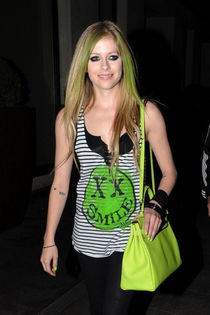 Avril-Lavigne-Sightly-Hair-styles-2012-10-400x600 - y_ai purta156