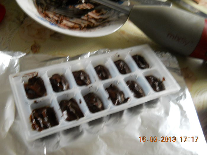 cu ulei de palmier , cacao, indulcitor din sfecla - DIVERSE