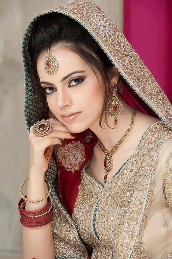 485090_301557386639310_1507794456_n - Bridal