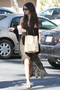  - Out in Los Angeles with friends  Marzo 14