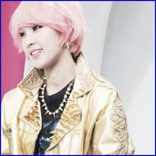 .`....!se uita dupa ea!..:-d.Trebuie sa afluuu!..:-? - l - x - Episodul 23 - x - l