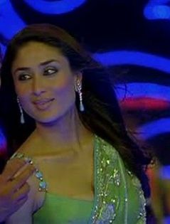 kareena caps (165) - Kareena Kapoor