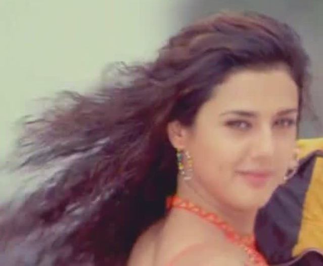 Yeh Raaste Hai Pyaar Ke song (5) - Preity Zinta 06