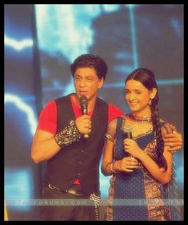 shah-rukh-with-sanaya-irani