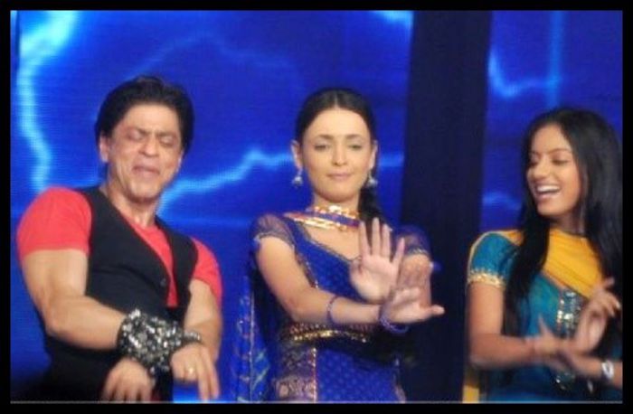 shah-rukh-with sanaya-irani and Deepika
