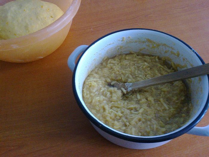 Placinta pufoasa cu mere- aluat si umplutura usor calita - Culinar 1