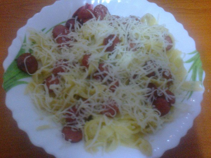 Taitei de casa cu branza si carnati