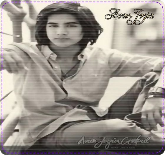 - Deci, acum ca Anne ne-ai onorat cu prezenta, ma gandeam... [intrerupt]