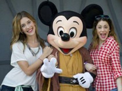 Martina Stoessel - 00-La Multi Ani Martina Stoessel-00