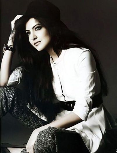 Anushka-Sharma-Cute-Face-Photo-Shoot-
